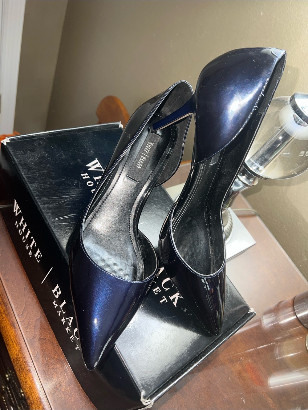 White House Black Market Navy Gannon Patent Pointed Pumps size 8.5